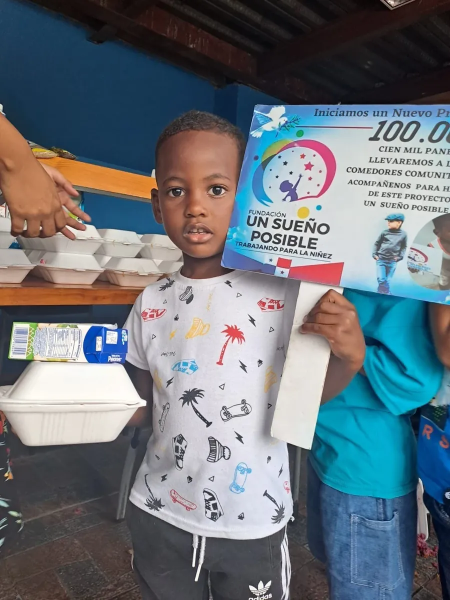 Niño con expresión de esperanza
